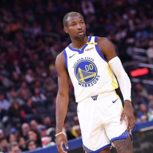 赛前被短信告知失去首发位置 库明加表现终迎回暖